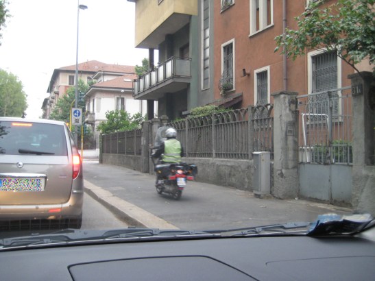 moto su marciapiede (1)