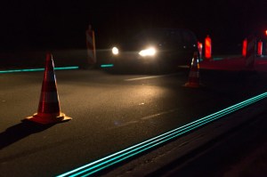 smart-highway-daan-roosegaarde-designboom02