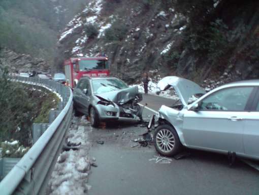 incidente-frontale-tra-2-auto